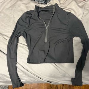 gray long sleeve crop top